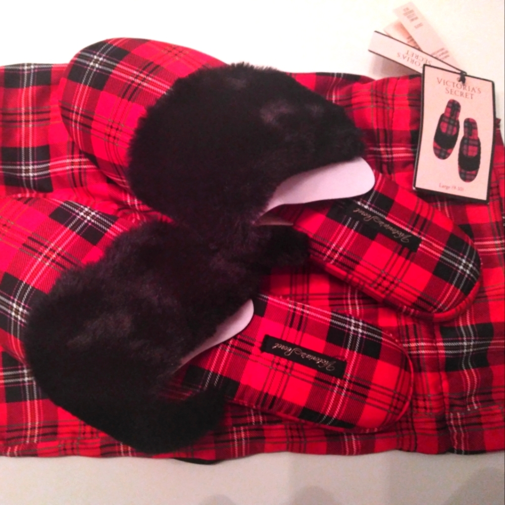 Victoria's Secret Plaid Slippers with gift bag